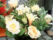 Kytice růží a lilií